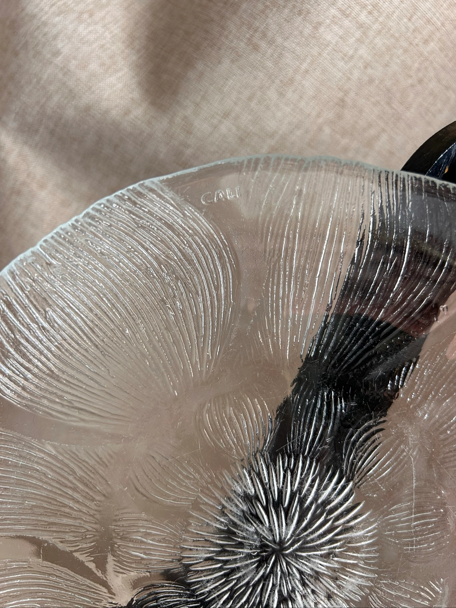 Vintage textured molded glass bowl / plate CALI France – Flower Decor – 19 cm – photo 7